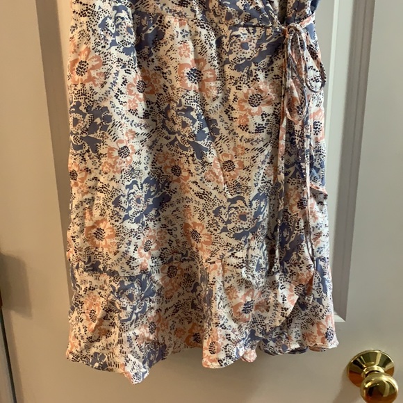 Adorable Flutter Sleeve Wrap Mini Dress - Picture 4 of 5